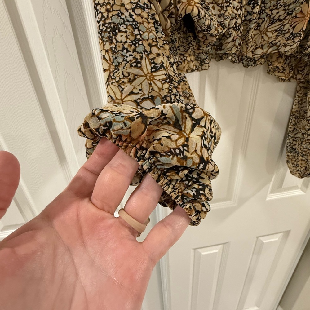 Lulus Season Of Blooms Cream Multi Floral Print Balloon Sleeve Top Beige - Picture 5 of 5